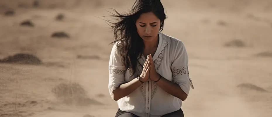 Mulher de joelhos no deserto sendo humilde demonstrando como cuidar da espiritualidade